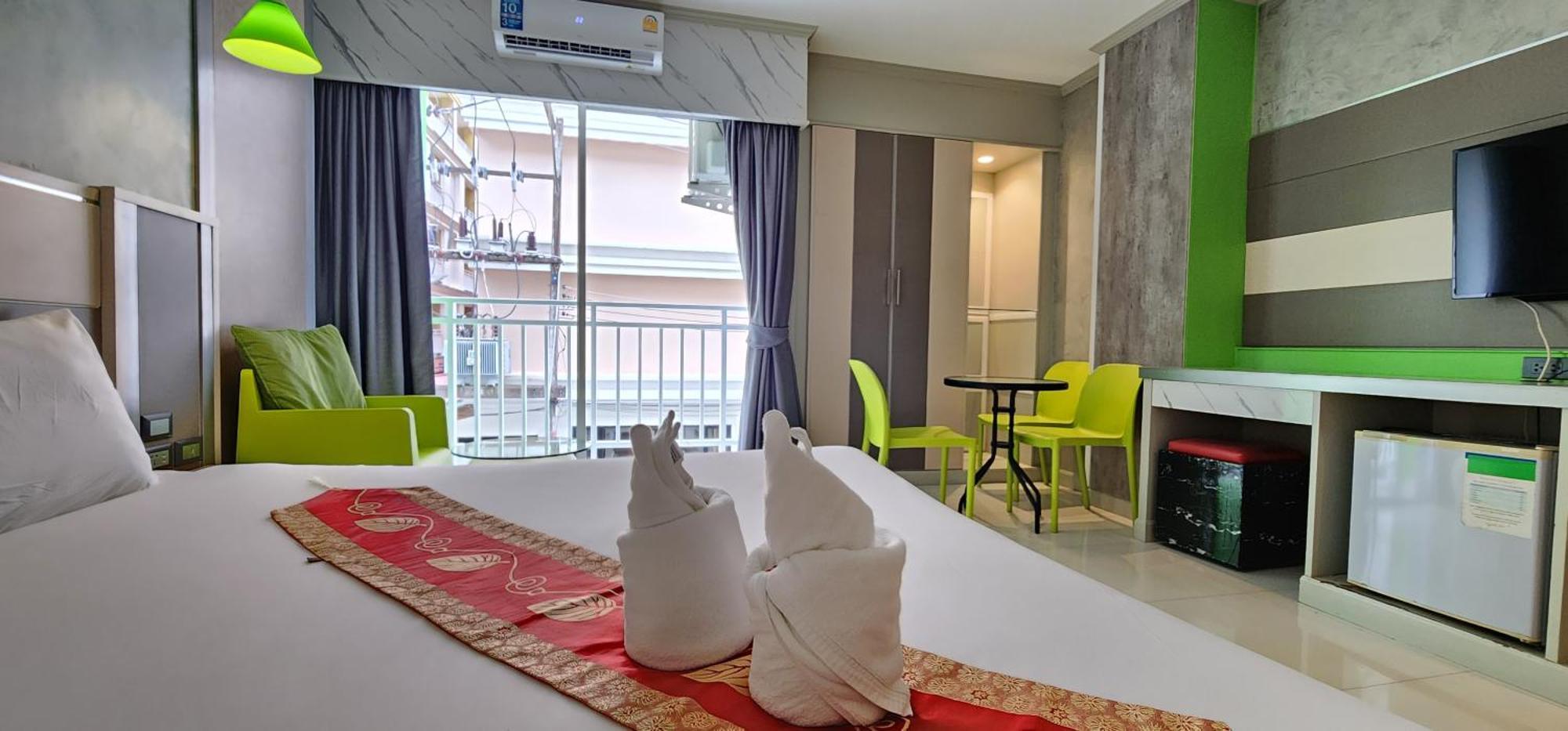 Issara Patong Beach Exterior foto