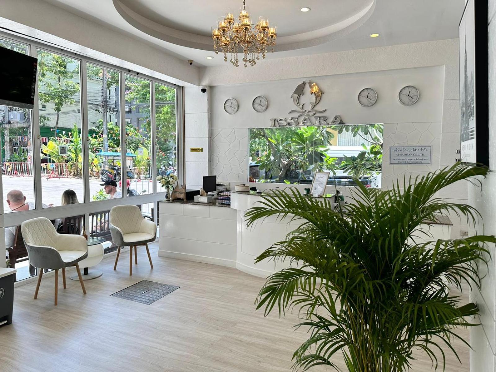 Issara Patong Beach Exterior foto