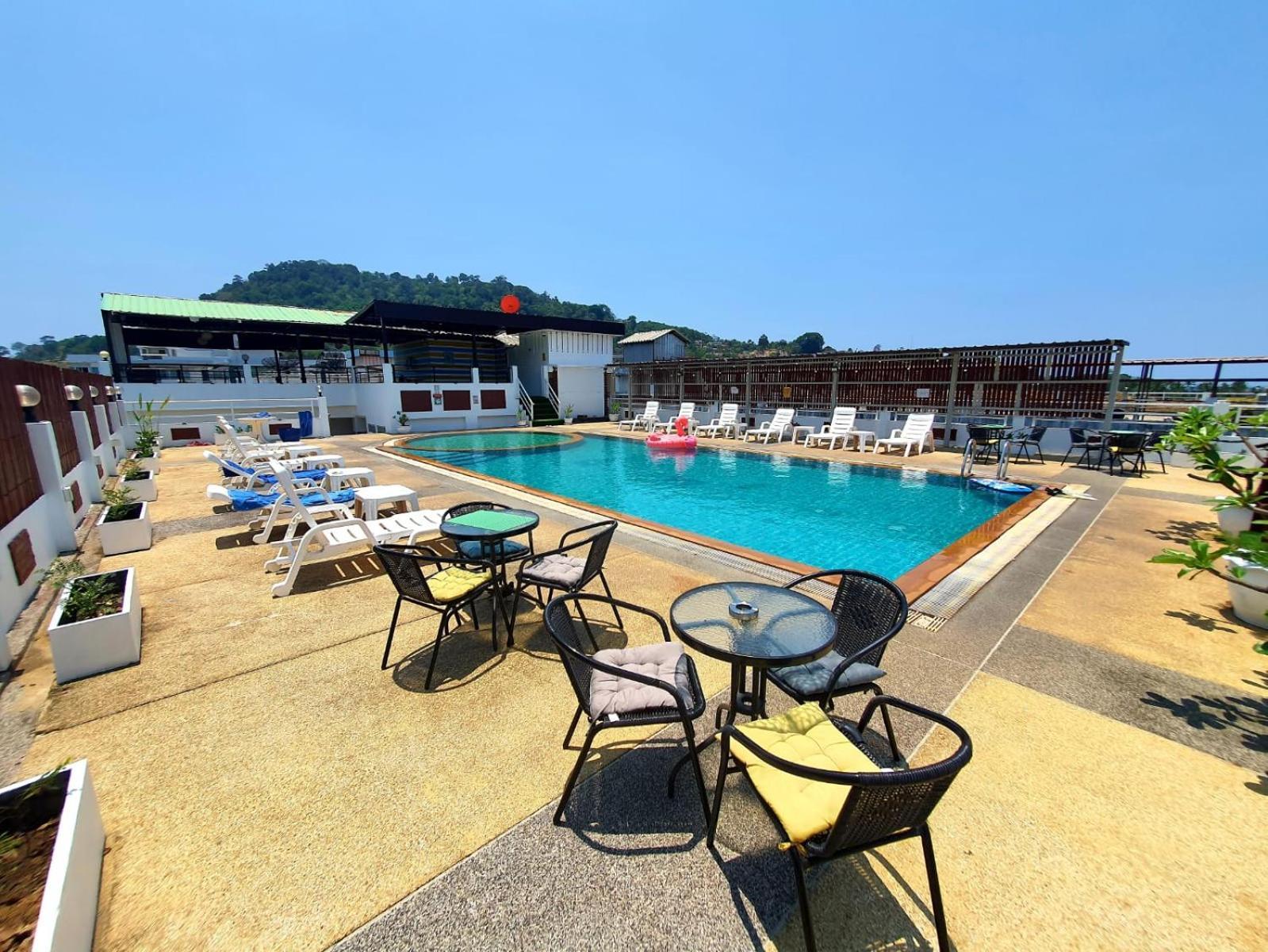 Issara Patong Beach Exterior foto
