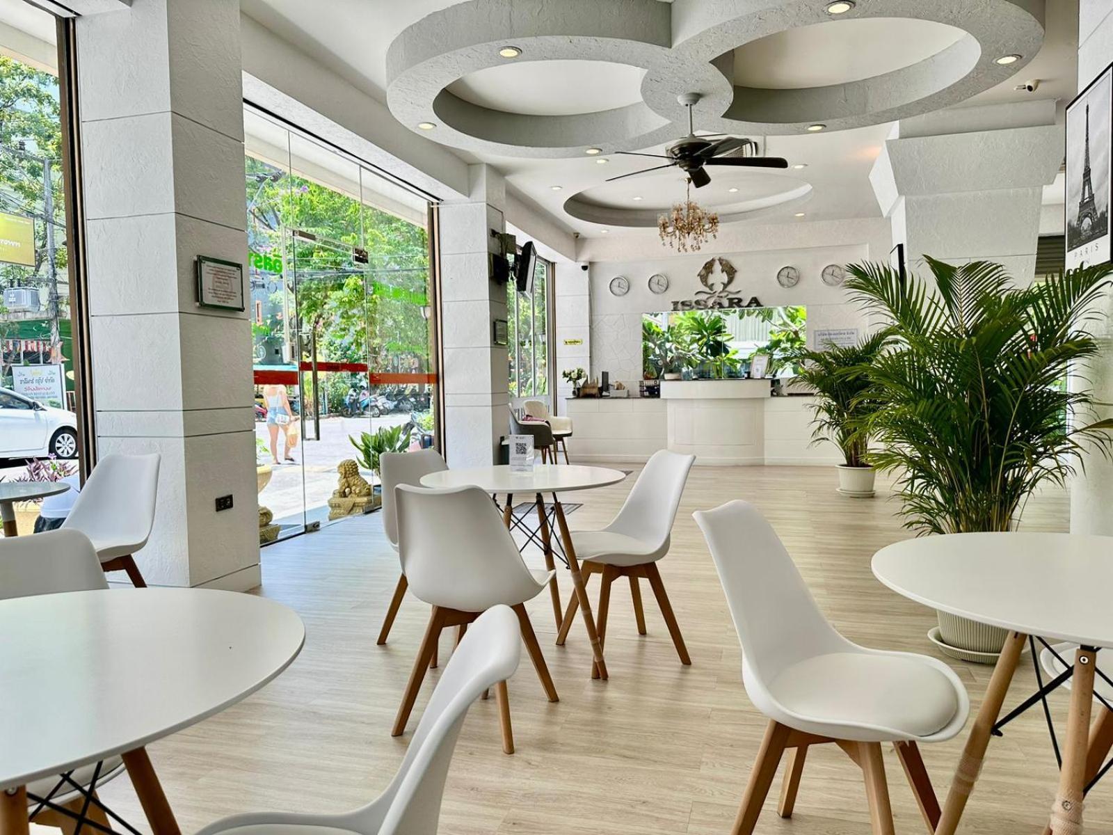 Issara Patong Beach Exterior foto