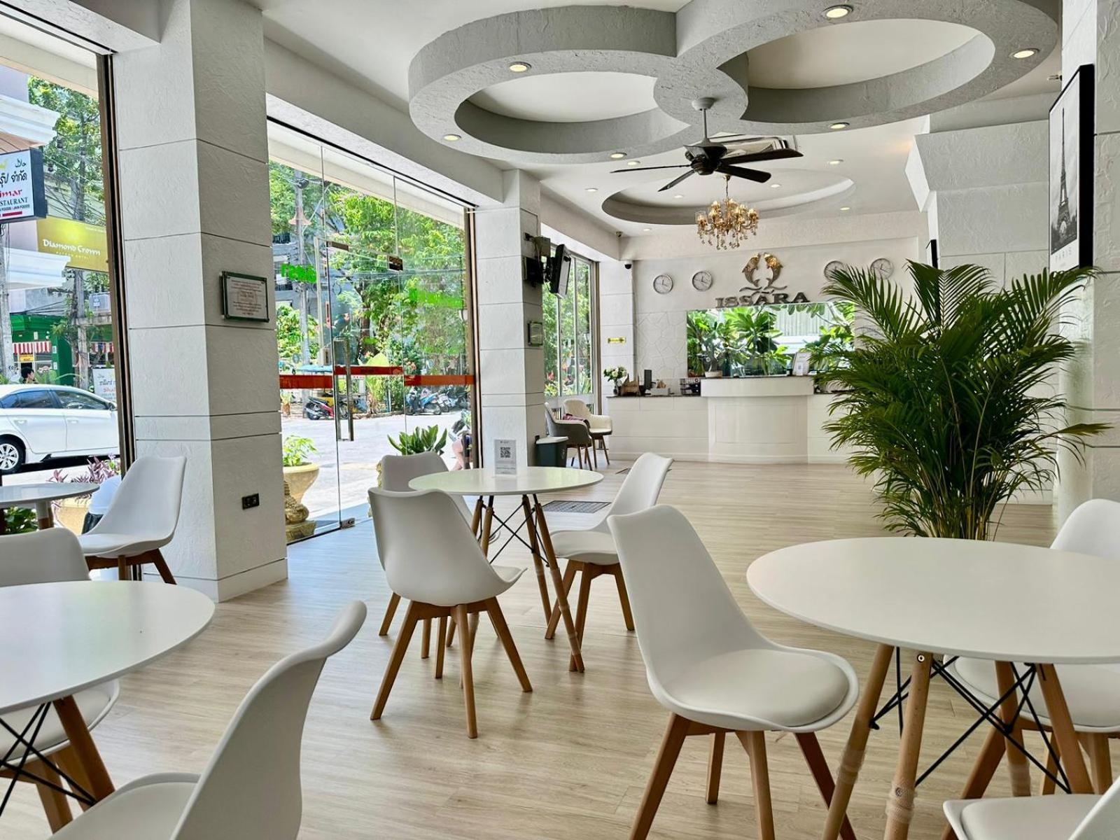 Issara Patong Beach Exterior foto