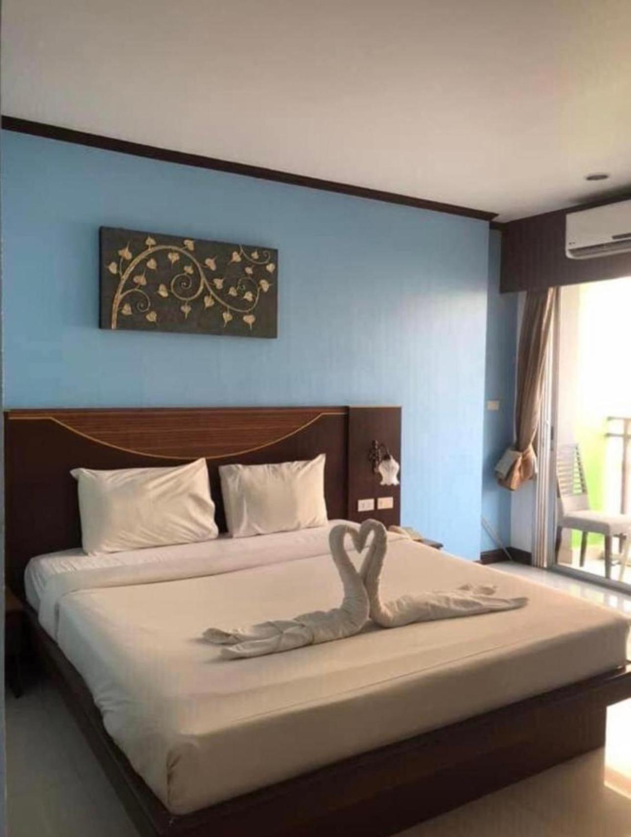 Issara Patong Beach Exterior foto