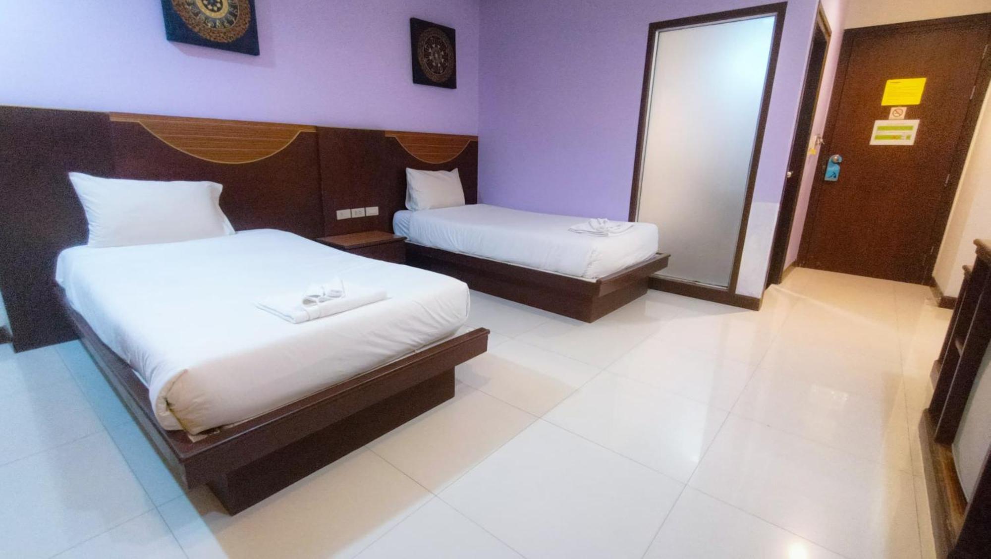 Issara Patong Beach Exterior foto