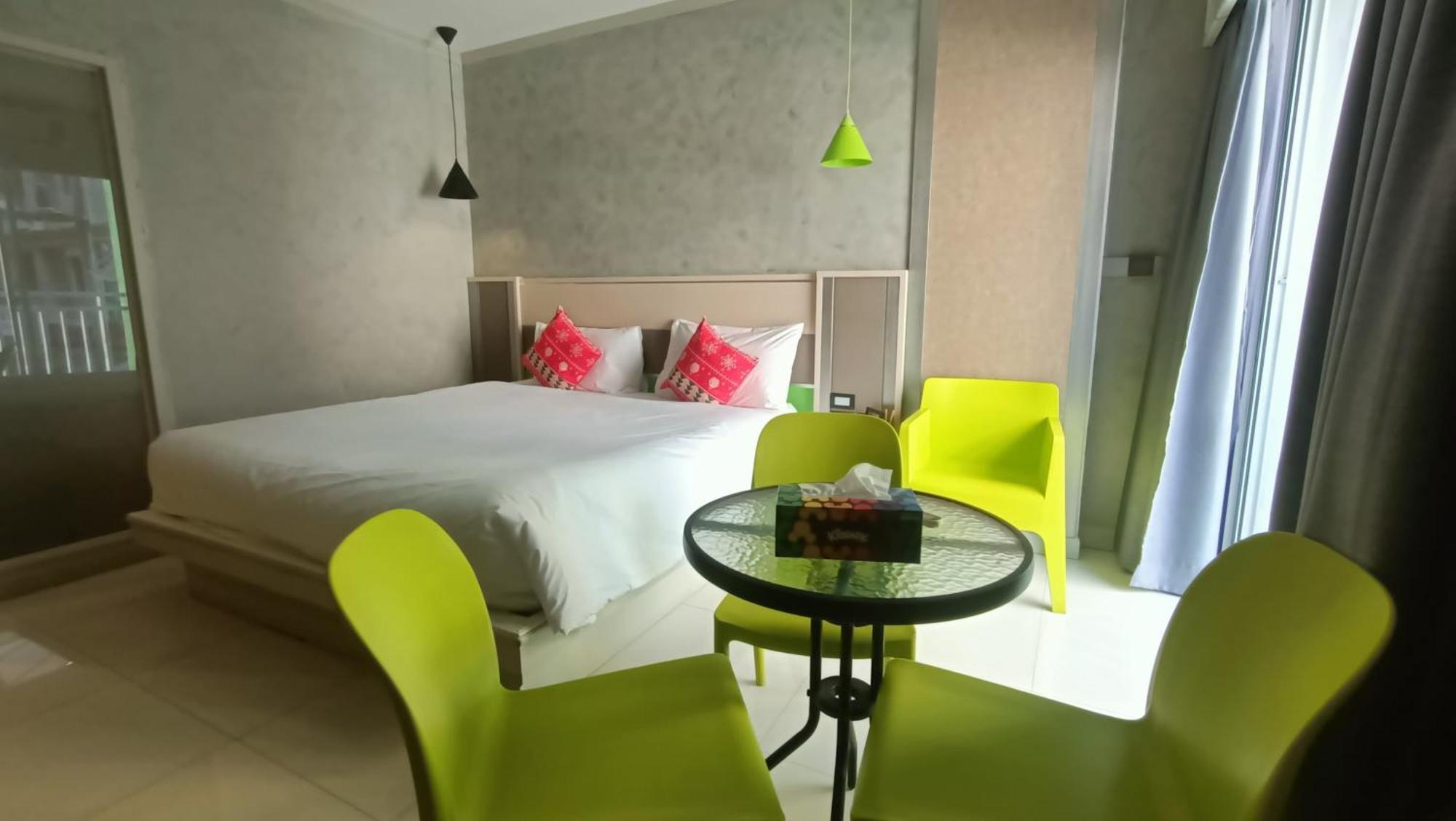 Issara Patong Beach Exterior foto