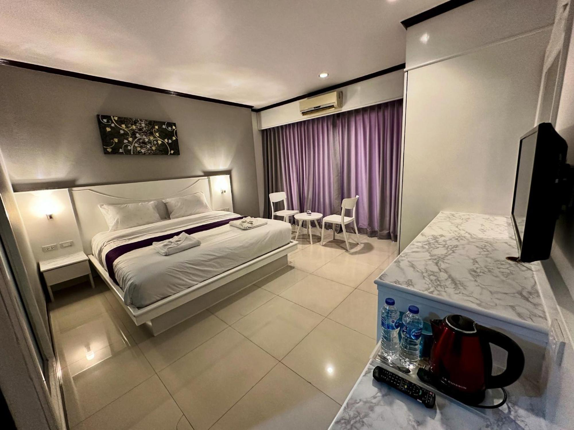 Issara Patong Beach Exterior foto