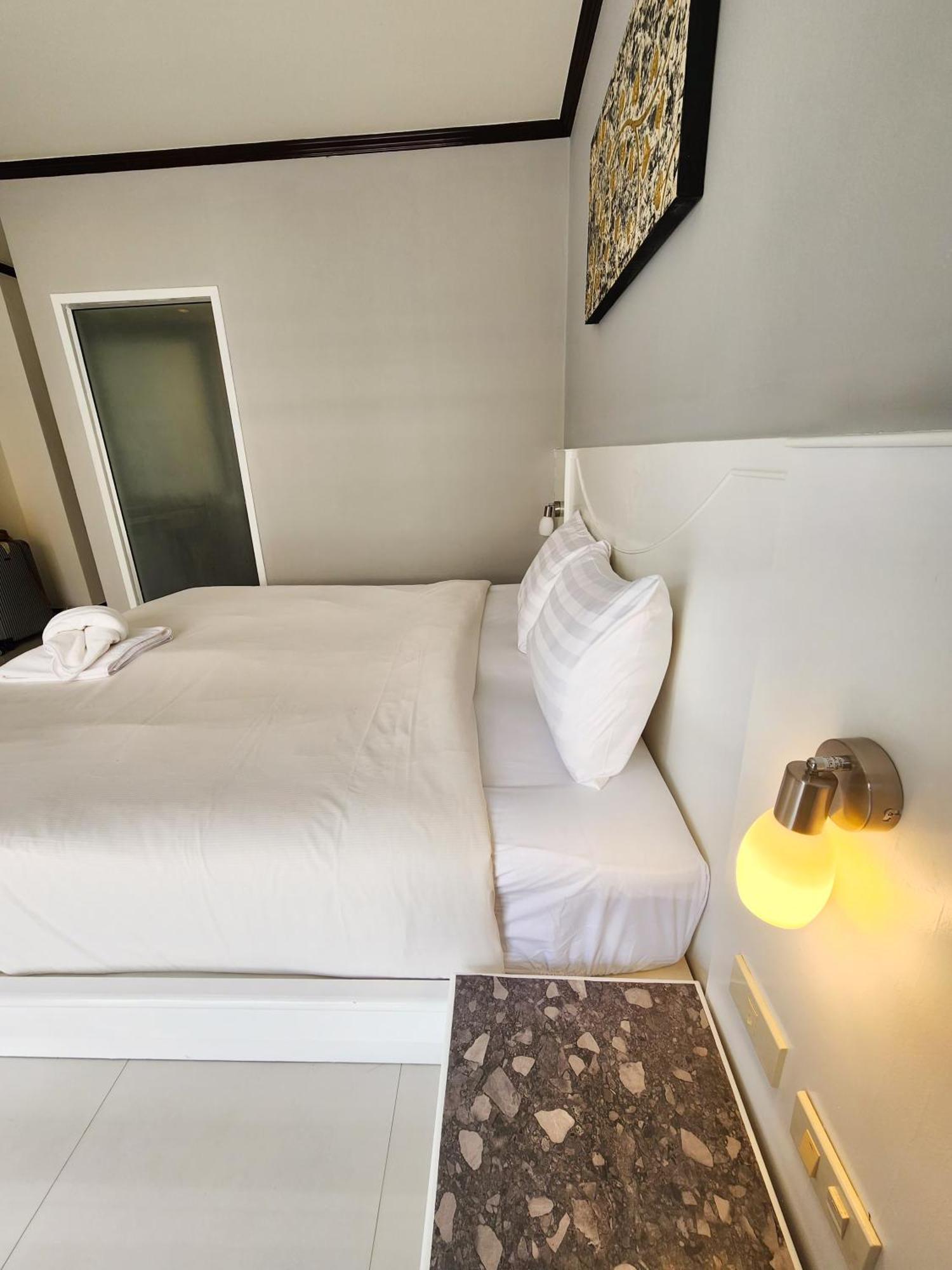 Issara Patong Beach Exterior foto